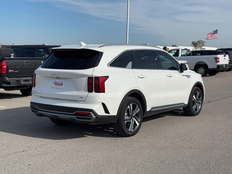 Kia Sorento Hybrid Vehicle Full-screen Gallery Image 3