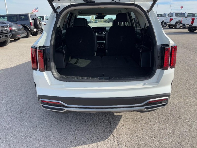 Kia Sorento Hybrid Vehicle Full-screen Gallery Image 4