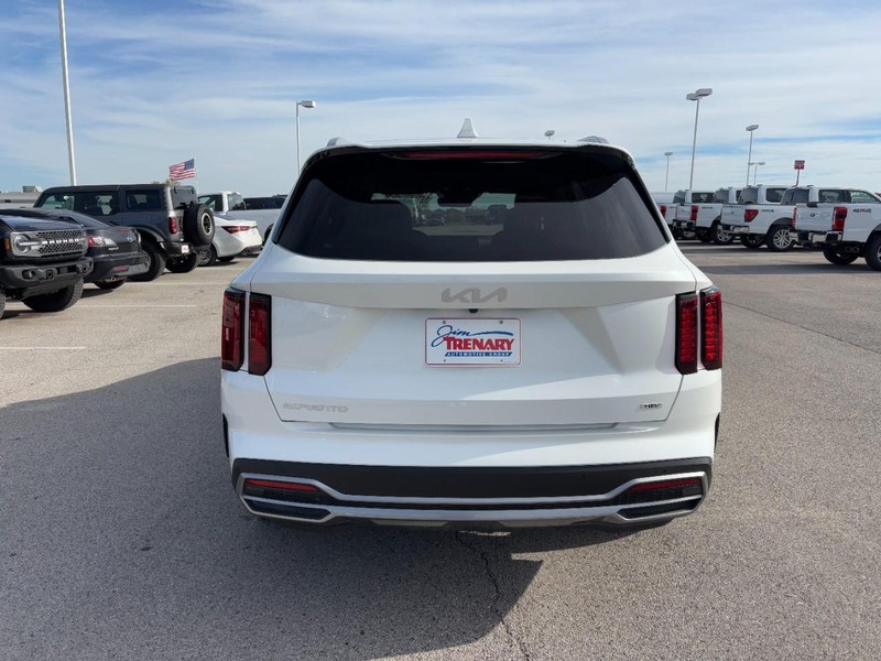 Kia Sorento Hybrid Vehicle Full-screen Gallery Image 5