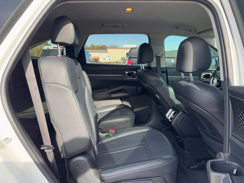 Kia Sorento Hybrid Vehicle Full-screen Gallery Image 10
