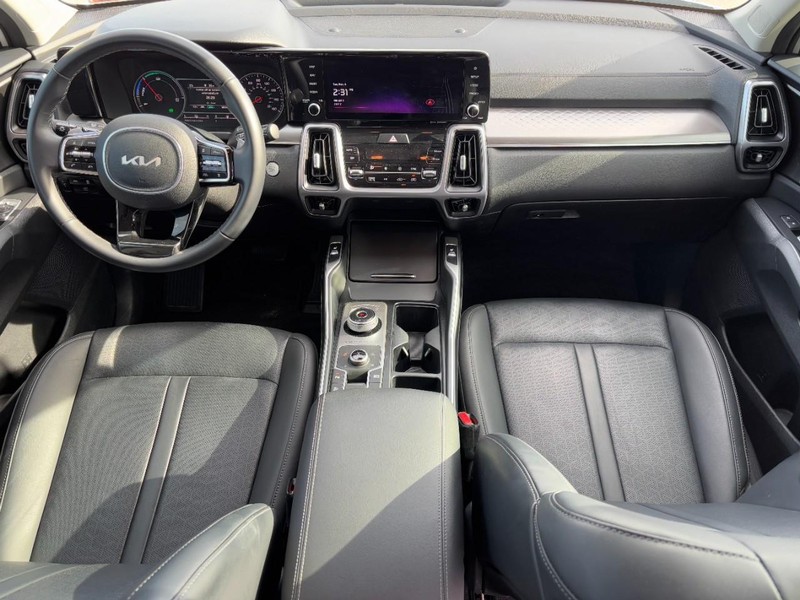 Kia Sorento Hybrid Vehicle Full-screen Gallery Image 12