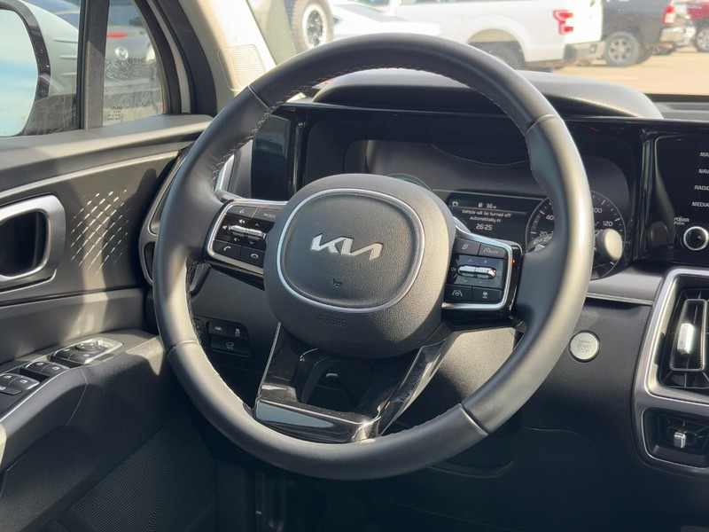 Kia Sorento Hybrid Vehicle Full-screen Gallery Image 13