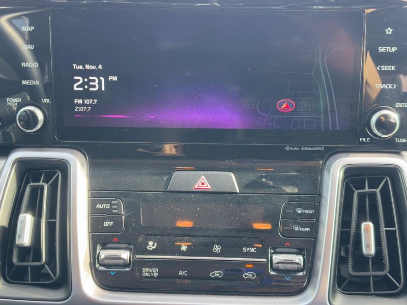 Kia Sorento Hybrid Vehicle Full-screen Gallery Image 14