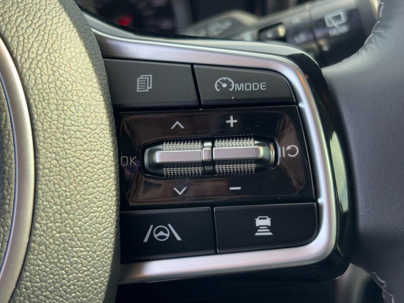 Kia Sorento Hybrid Vehicle Full-screen Gallery Image 18