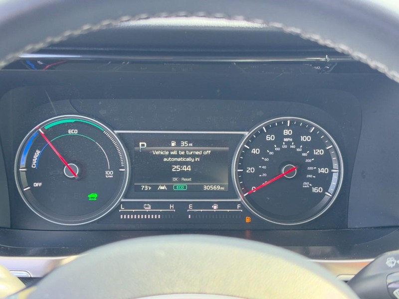 Kia Sorento Hybrid Vehicle Full-screen Gallery Image 19