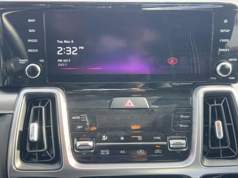 Kia Sorento Hybrid Vehicle Full-screen Gallery Image 20