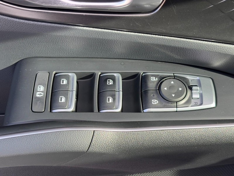 Kia Sorento Hybrid Vehicle Full-screen Gallery Image 24