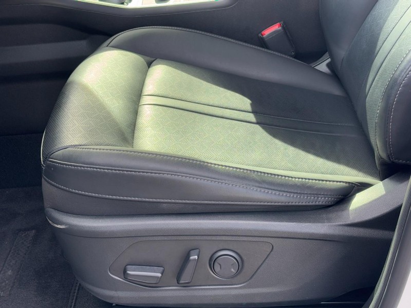 Kia Sorento Hybrid Vehicle Full-screen Gallery Image 25