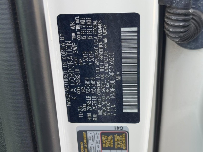 Kia Sorento Hybrid Vehicle Full-screen Gallery Image 26