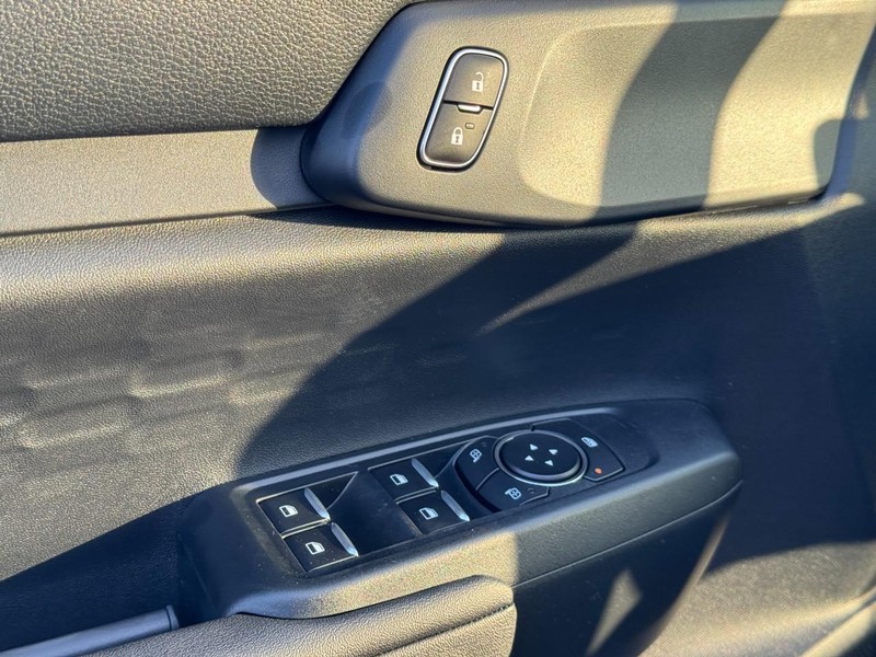 Ford Ranger Vehicle Full-screen Gallery Image 12