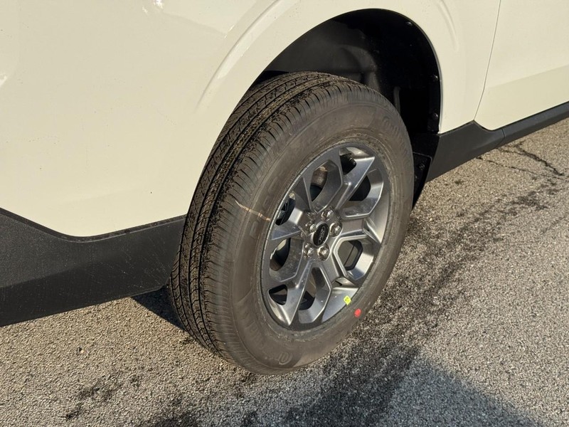 Ford Maverick Vehicle Image 04