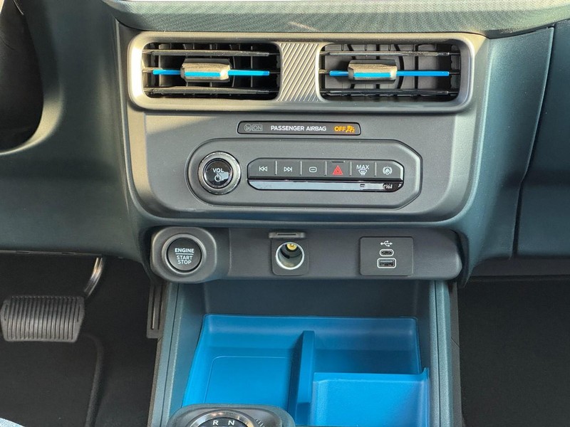 Ford Maverick Vehicle Image 09