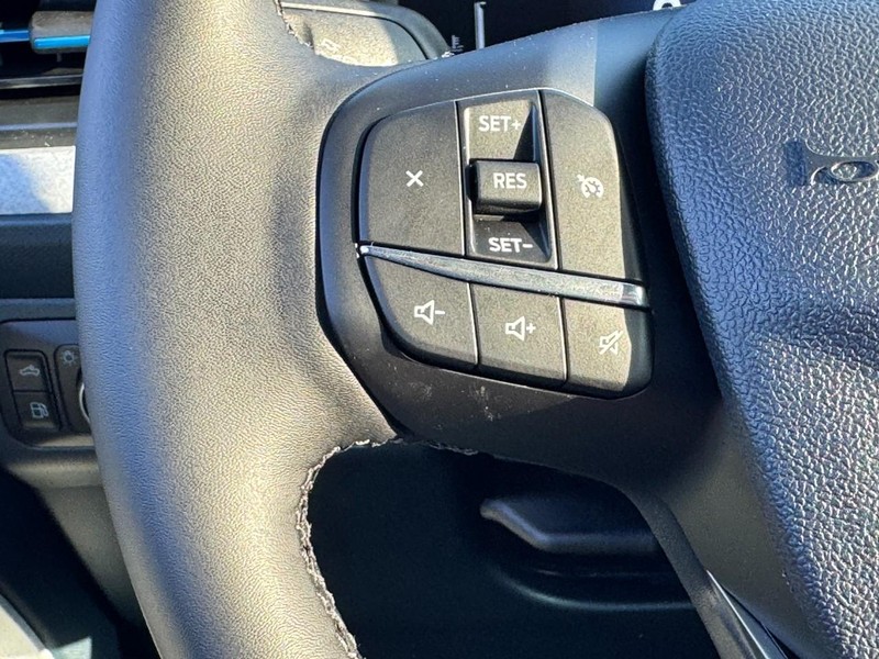 Ford Maverick Vehicle Image 13