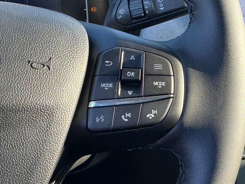 Ford Maverick Vehicle Image 14