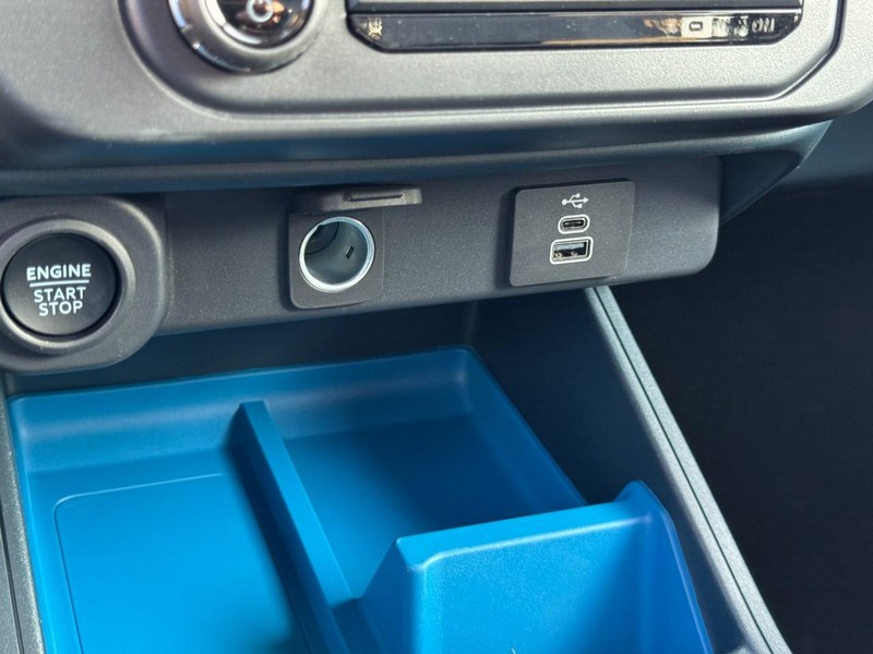 Ford Maverick Vehicle Image 15