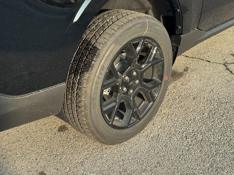 Ford Maverick Vehicle Full-screen Gallery Image 4