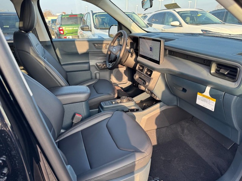 Ford Maverick Vehicle Full-screen Gallery Image 5