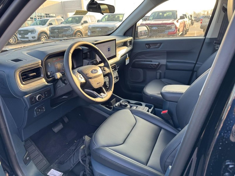 Ford Maverick Vehicle Full-screen Gallery Image 7