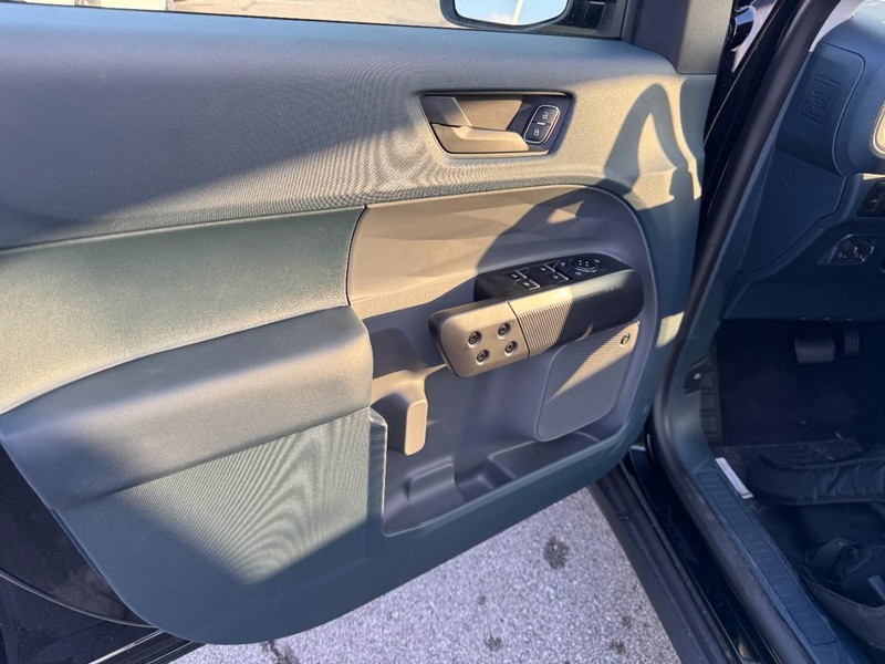 Ford Maverick Vehicle Full-screen Gallery Image 8