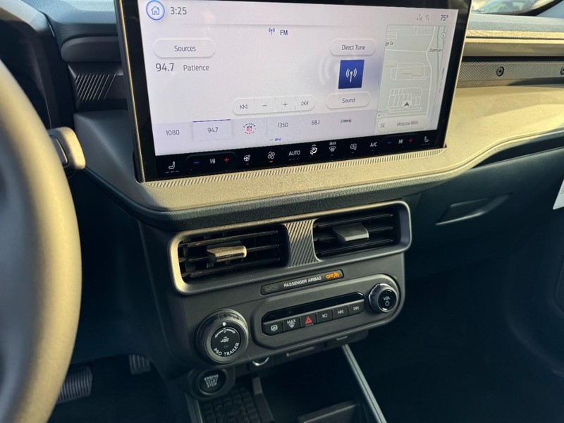 Ford Maverick Vehicle Full-screen Gallery Image 11