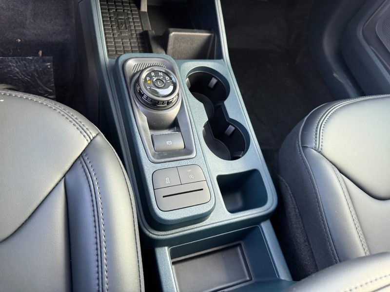 Ford Maverick Vehicle Full-screen Gallery Image 12