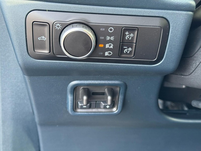 Ford Maverick Vehicle Full-screen Gallery Image 13