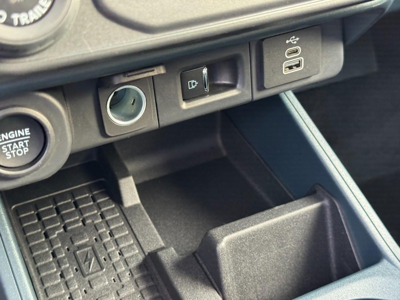 Ford Maverick Vehicle Full-screen Gallery Image 16