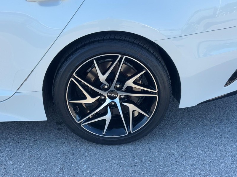 Kia Stinger Vehicle Full-screen Gallery Image 7