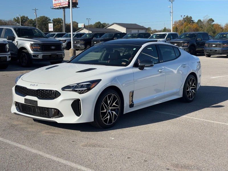 Kia Stinger Vehicle Full-screen Gallery Image 8