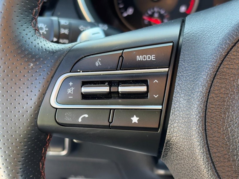 Kia Stinger Vehicle Full-screen Gallery Image 17