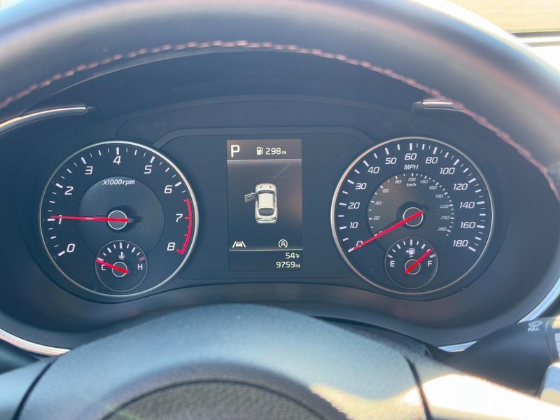 Kia Stinger Vehicle Full-screen Gallery Image 19