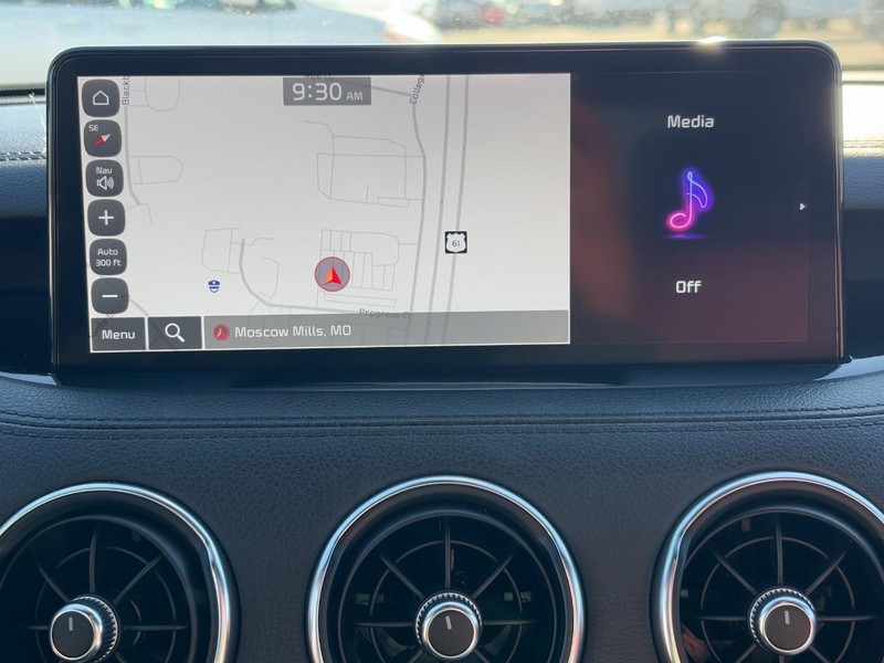 Kia Stinger Vehicle Full-screen Gallery Image 22