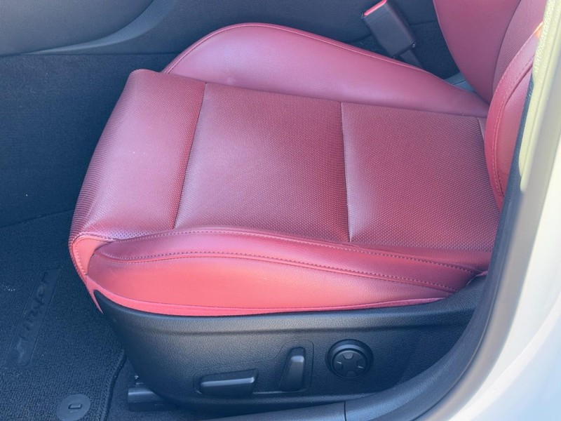 Kia Stinger Vehicle Full-screen Gallery Image 25