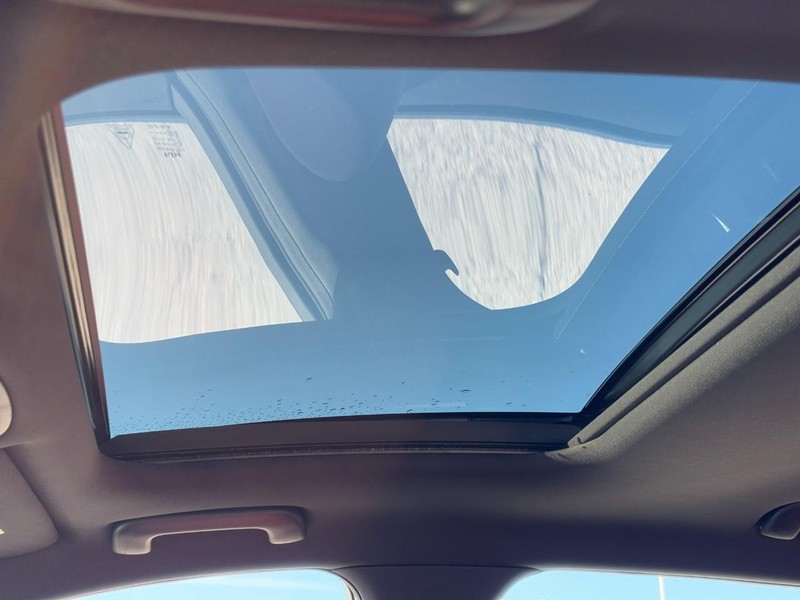 Kia Stinger Vehicle Full-screen Gallery Image 26