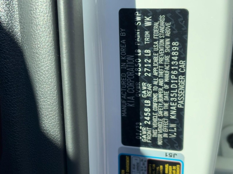 Kia Stinger Vehicle Full-screen Gallery Image 27