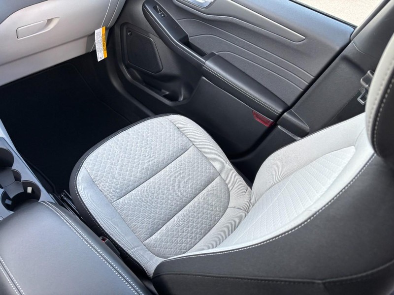 Ford Escape Vehicle Image 10