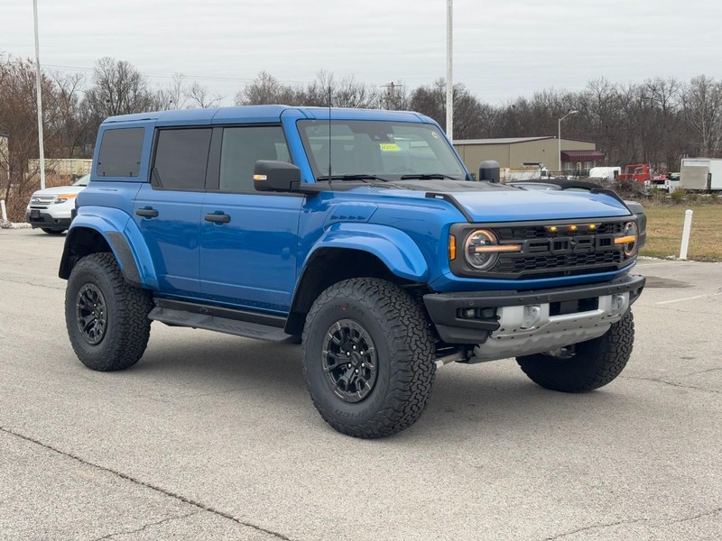 Ford Bronco Vehicle Full-screen Gallery Image 2