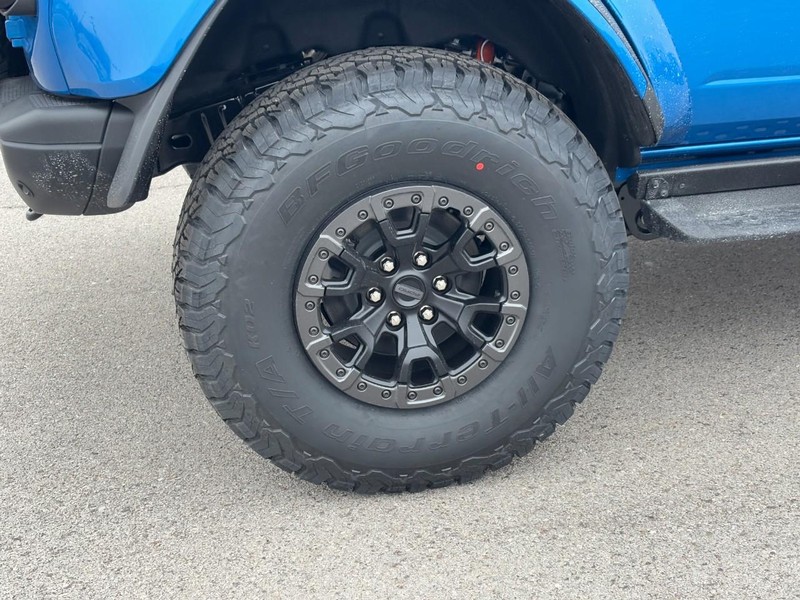 Ford Bronco Vehicle Full-screen Gallery Image 4