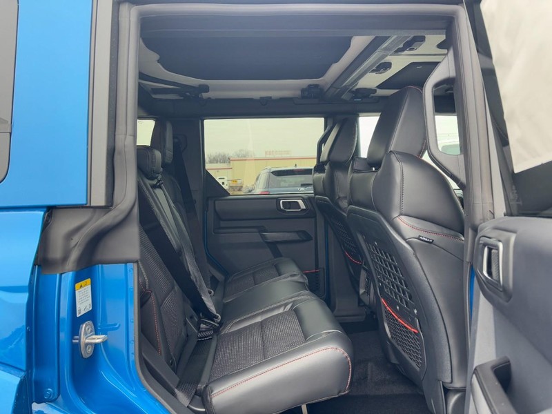 Ford Bronco Vehicle Full-screen Gallery Image 5