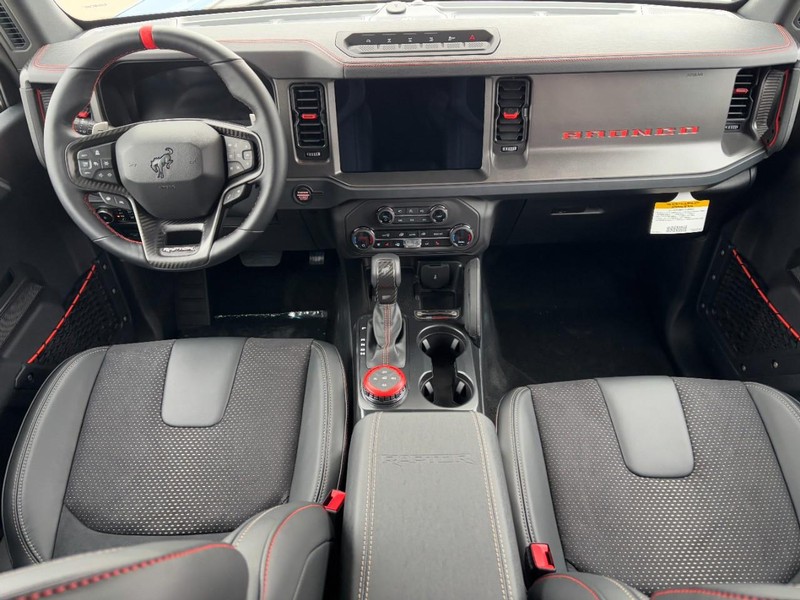 Ford Bronco Vehicle Full-screen Gallery Image 6