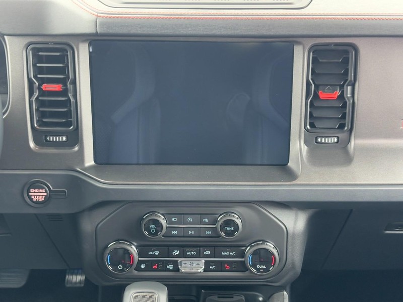 Ford Bronco Vehicle Full-screen Gallery Image 8