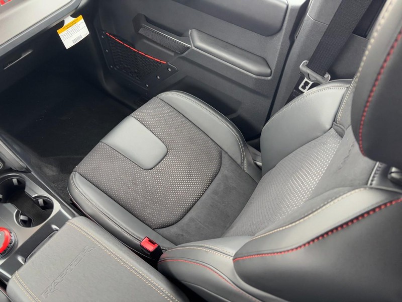 Ford Bronco Vehicle Full-screen Gallery Image 9