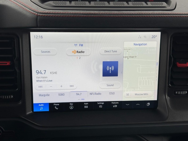 Ford Bronco Vehicle Full-screen Gallery Image 14