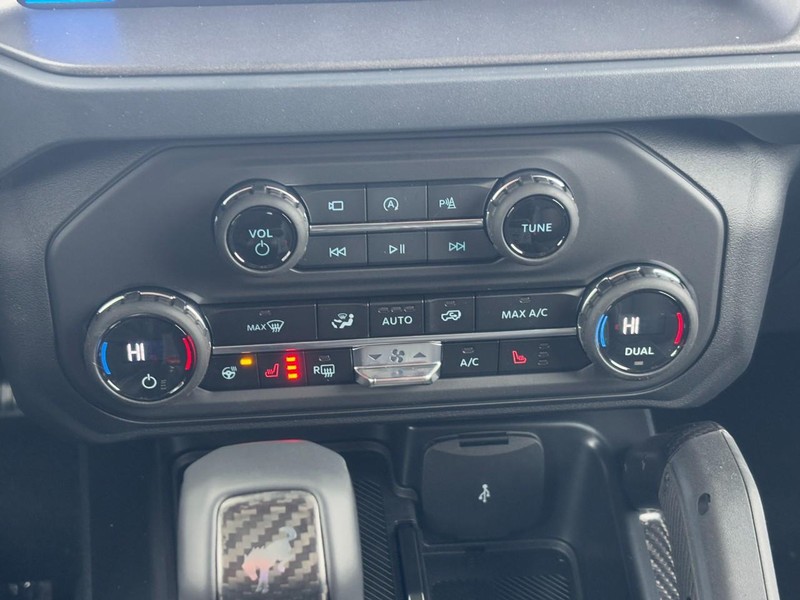 Ford Bronco Vehicle Full-screen Gallery Image 16