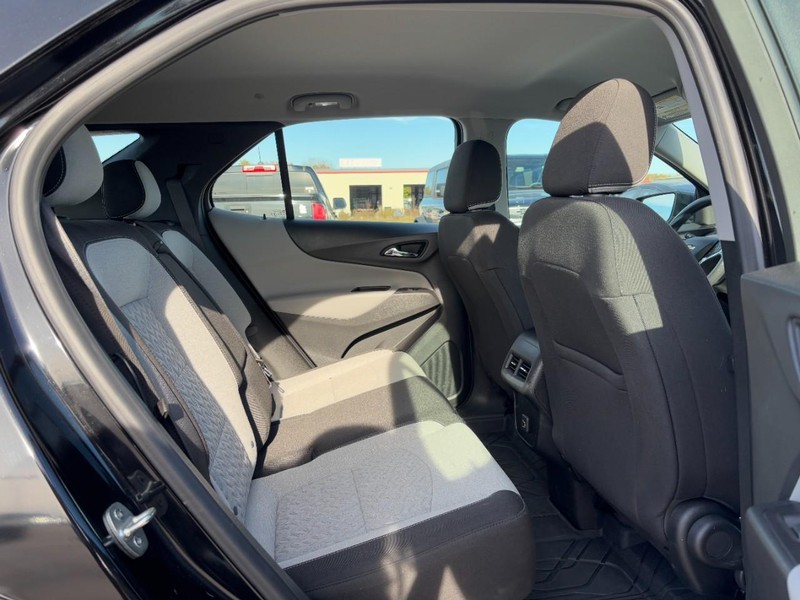 Chevrolet Equinox Vehicle Image 11