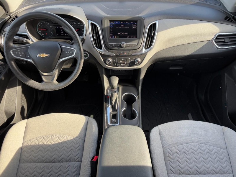 Chevrolet Equinox Vehicle Image 12