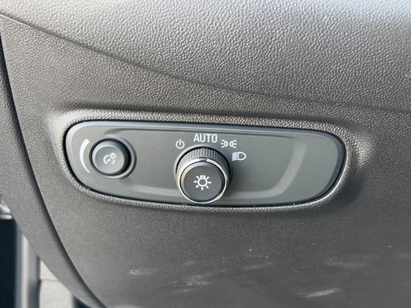 Chevrolet Equinox Vehicle Image 17
