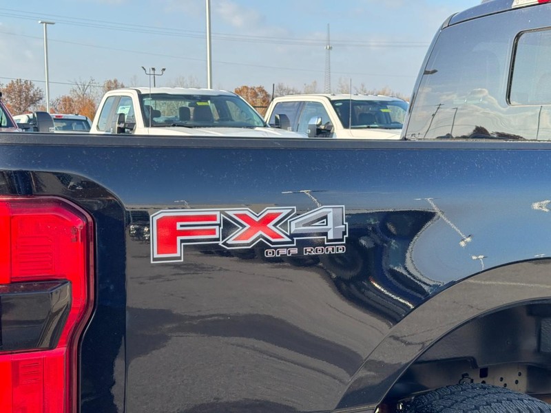 Ford Super Duty F-250 SRW Vehicle Image 04