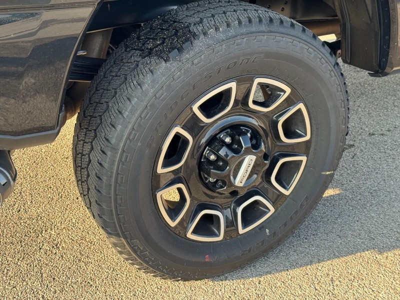 Ford Super Duty F-250 SRW Vehicle Image 05