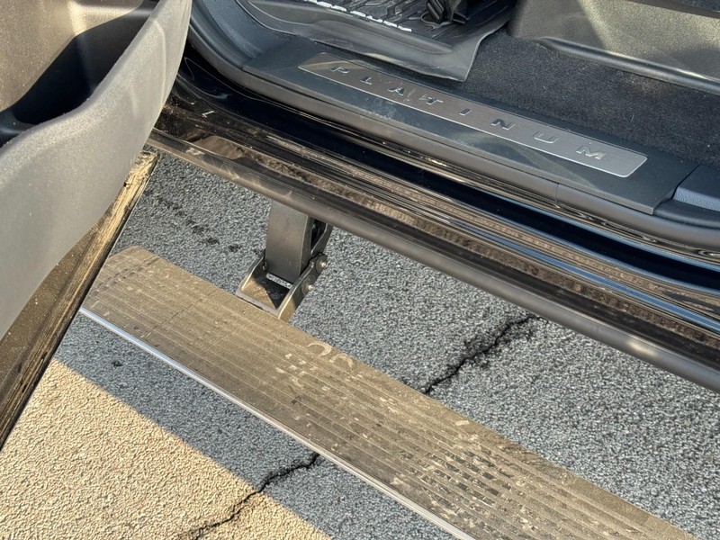 Ford Super Duty F-250 SRW Vehicle Image 13